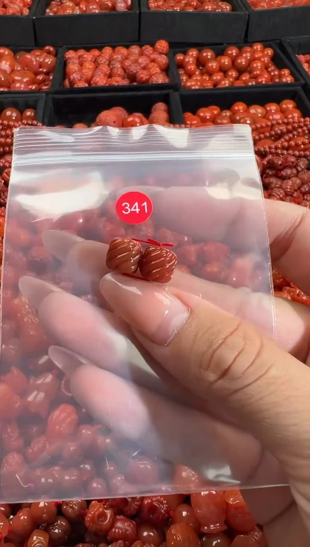 南红玛瑙未镶嵌颈饰1