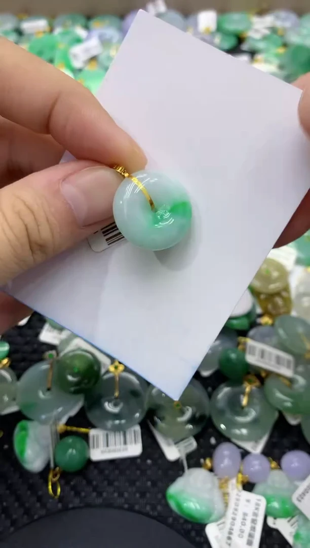 颈饰18K金镶嵌翡翠天然缅甸翡翠A货