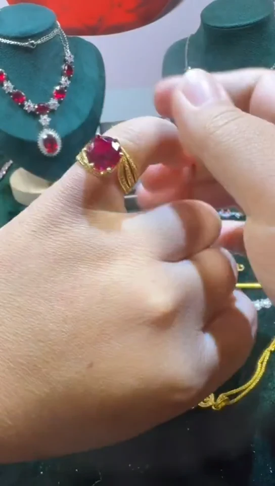 18K金镶嵌戒指红宝石1