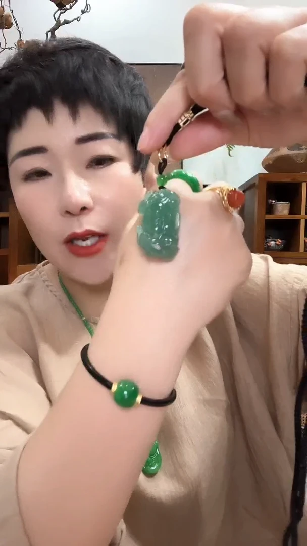 吊坠(赠链)合金翡翠563