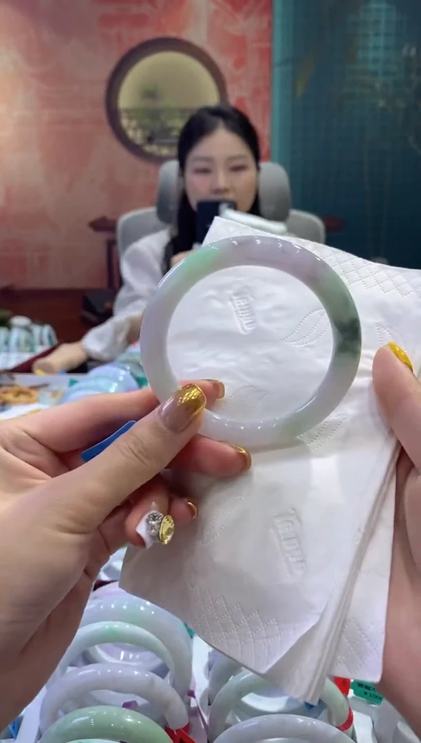翡翠手镯未镶嵌多人08519
