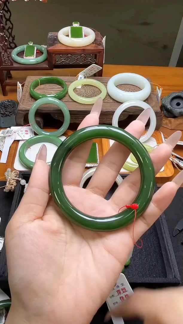 未镶嵌手镯和田玉俄七碧玉 60圈