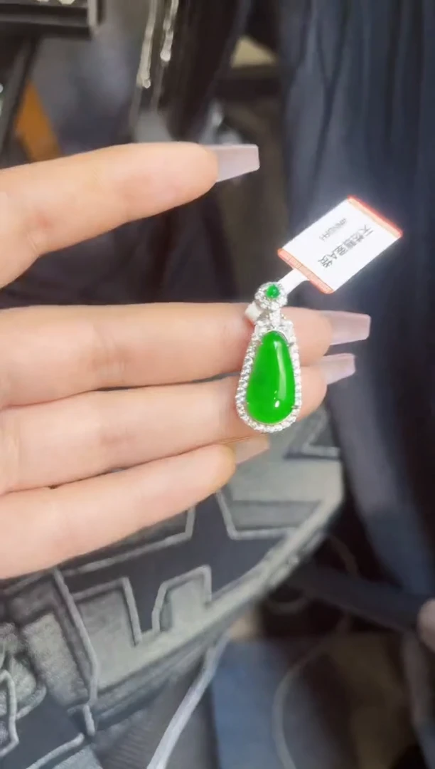 【闪购商品】翡翠颈饰银S925镶嵌福瓜吊坠