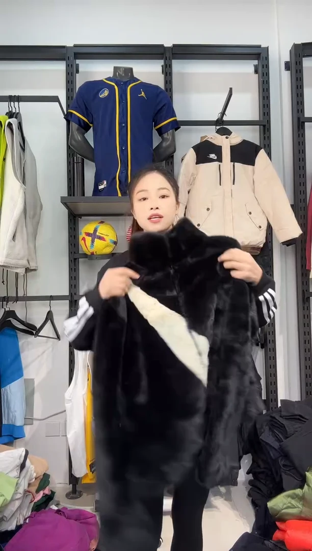 3104编码  瑕疵直播间过款为准 尺码 s  身高155