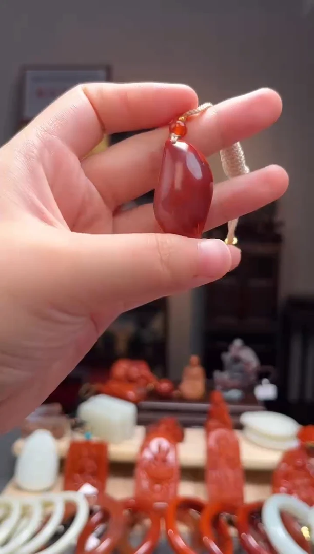 颈饰未镶嵌南红玛瑙吊坠