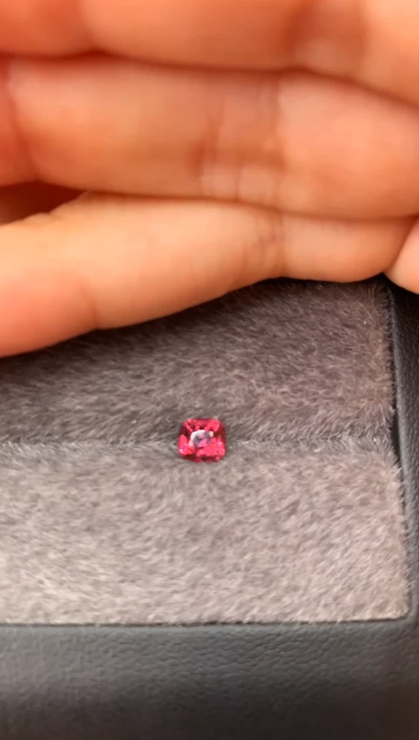 未镶嵌裸石定制尖晶石枕型 蔷薇色调 0.70ct