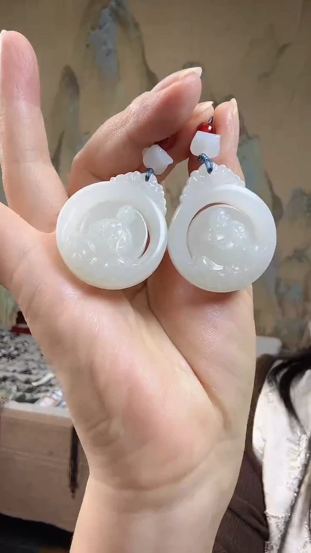 颈饰未镶嵌和田玉.