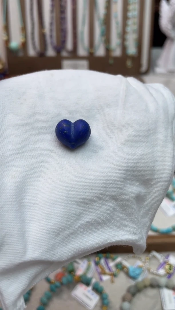 青金石未镶嵌雕刻件6