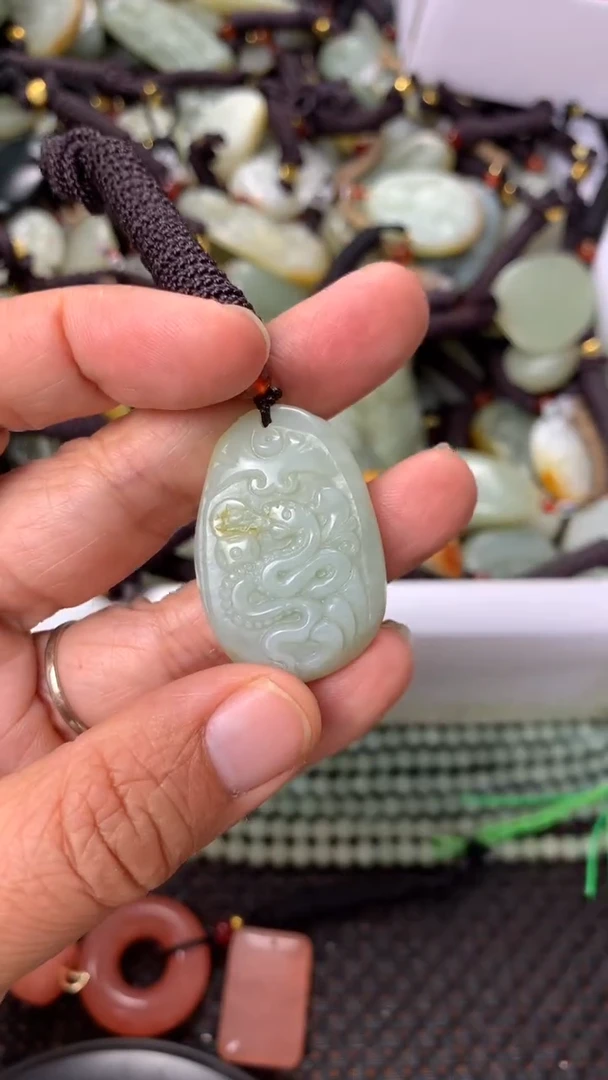 【闪购商品】和田玉颈饰未镶嵌多样性发货没有证书拍一发一有瑕