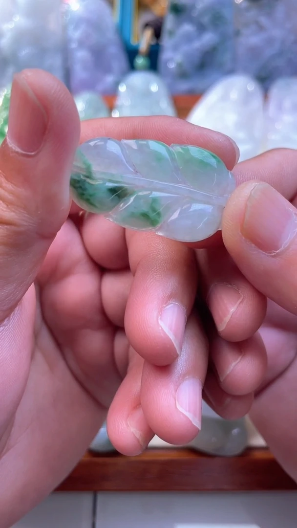 翡翠未镶嵌颈饰叶子