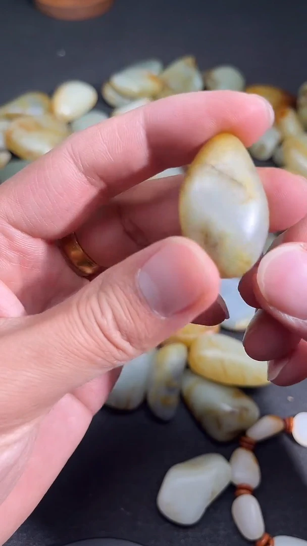 颈饰未镶嵌和田玉和田玉随形吊坠