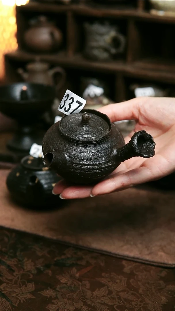 紫砂全手工侧把茶壶满容125毫升