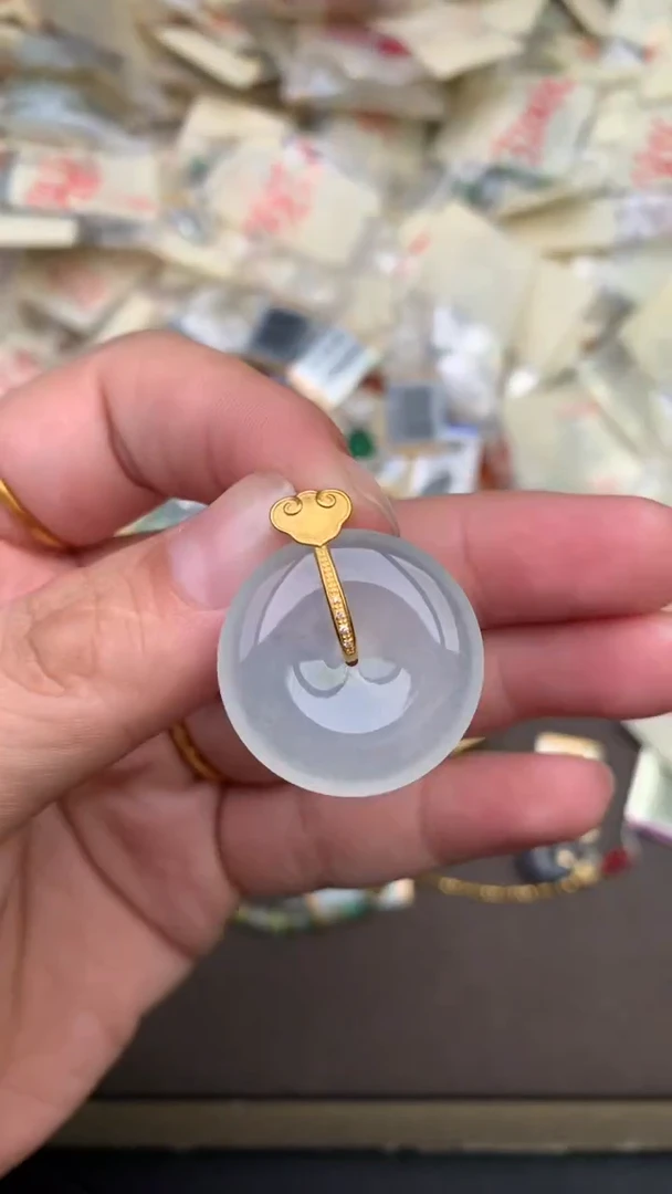 18K金镶嵌挂件翡翠一