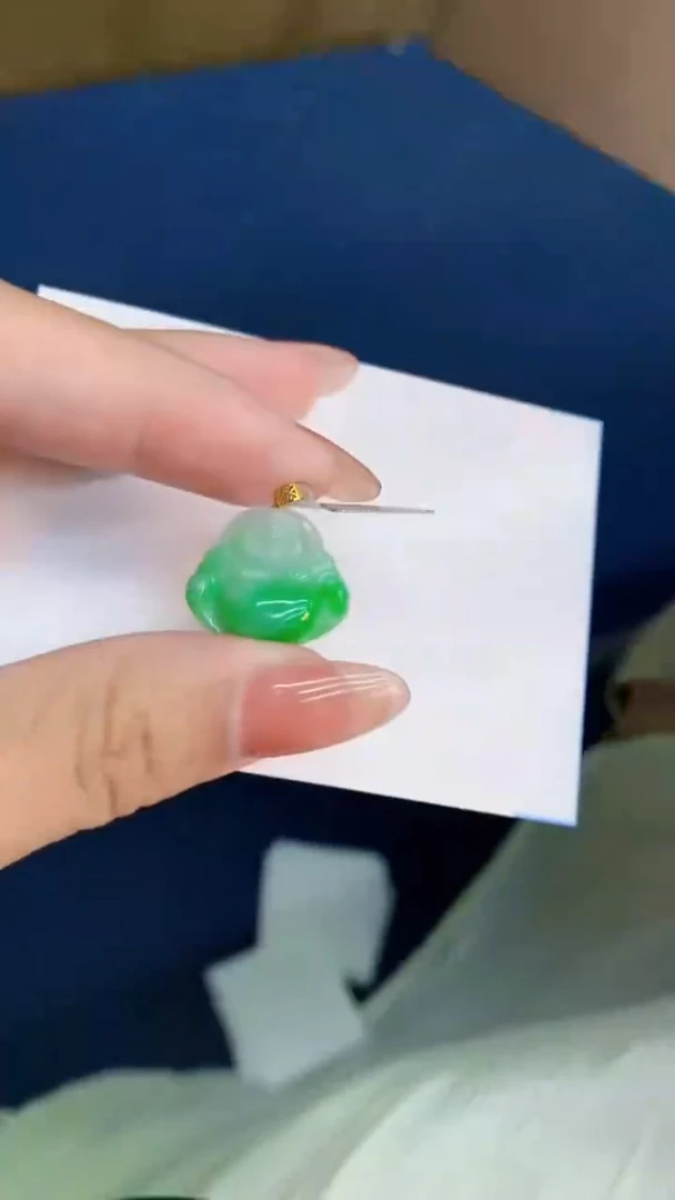 翡翠18K金镶嵌颈饰          1
