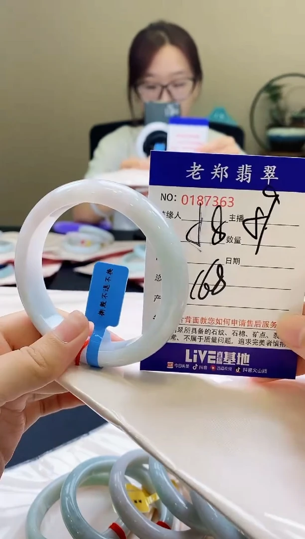 翡翠手镯未镶嵌AAAAAAA