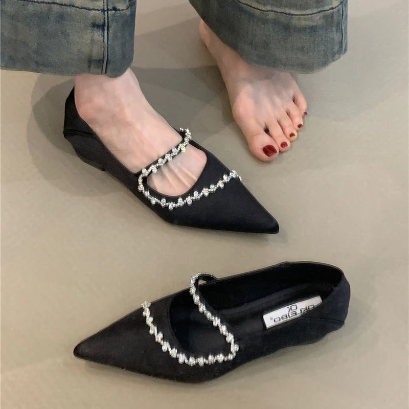 韩菲-LBJ-E679法式玛丽珍鞋2025绸缎仙女水钻尖头浅口粗跟晚晚鞋