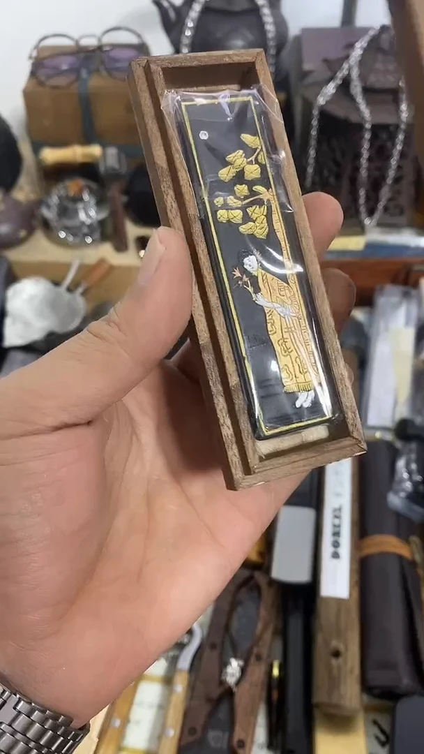 瓷片闪购商品  如图所示