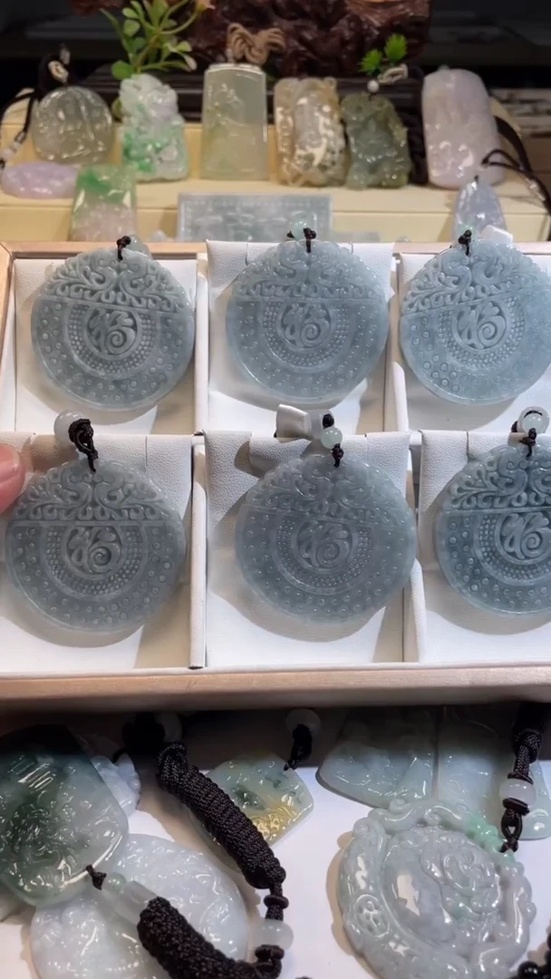 翡翠未镶嵌颈饰8/13/036多样性发其一