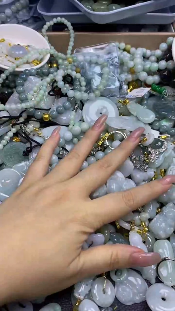 翡翠未镶嵌颈饰天然翡翠A货吊坠