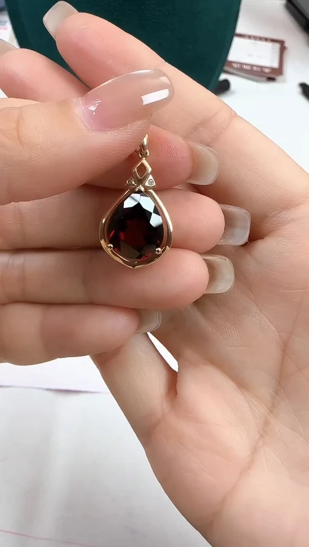 18K金镶嵌吊坠(不含链)石榴石2.41g 5.1ct K枚