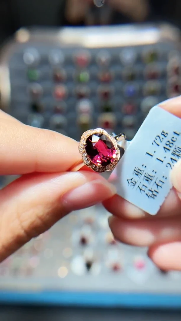 18K金镶嵌戒指碧玺1.48.