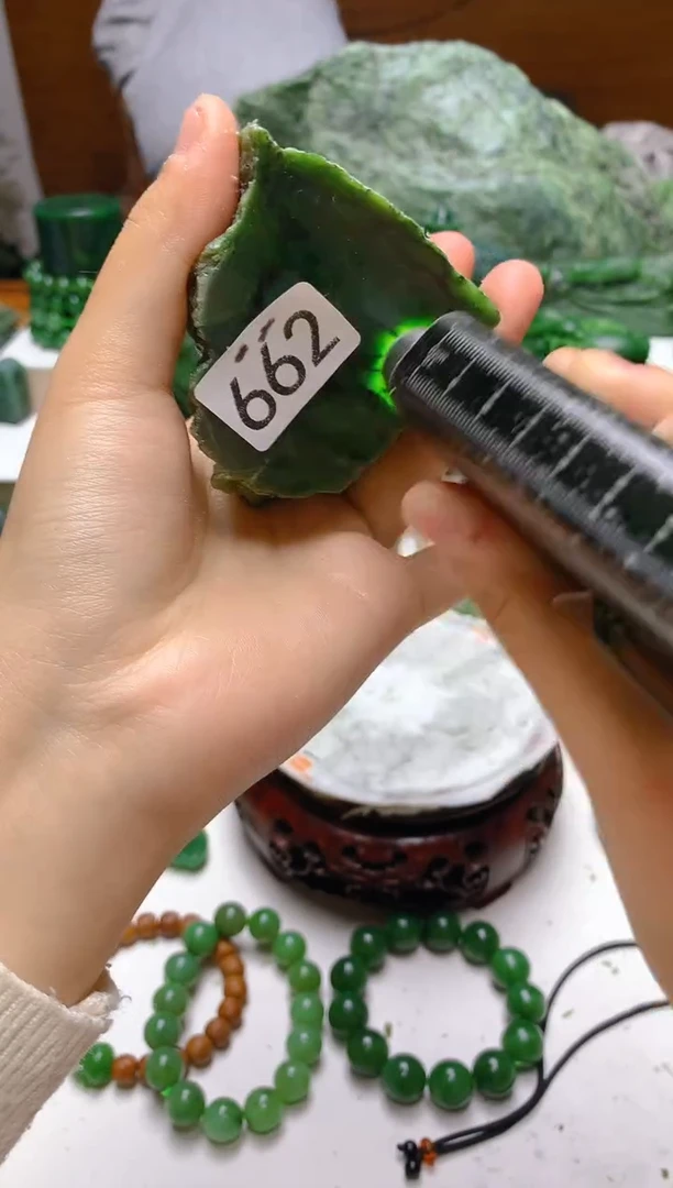 未镶嵌和田玉（碧玉）珠宝半成品1
