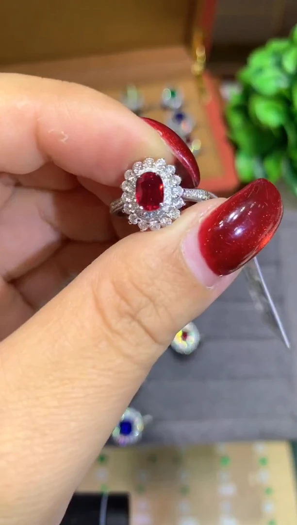 18K金镶嵌戒指红宝石1.02ct