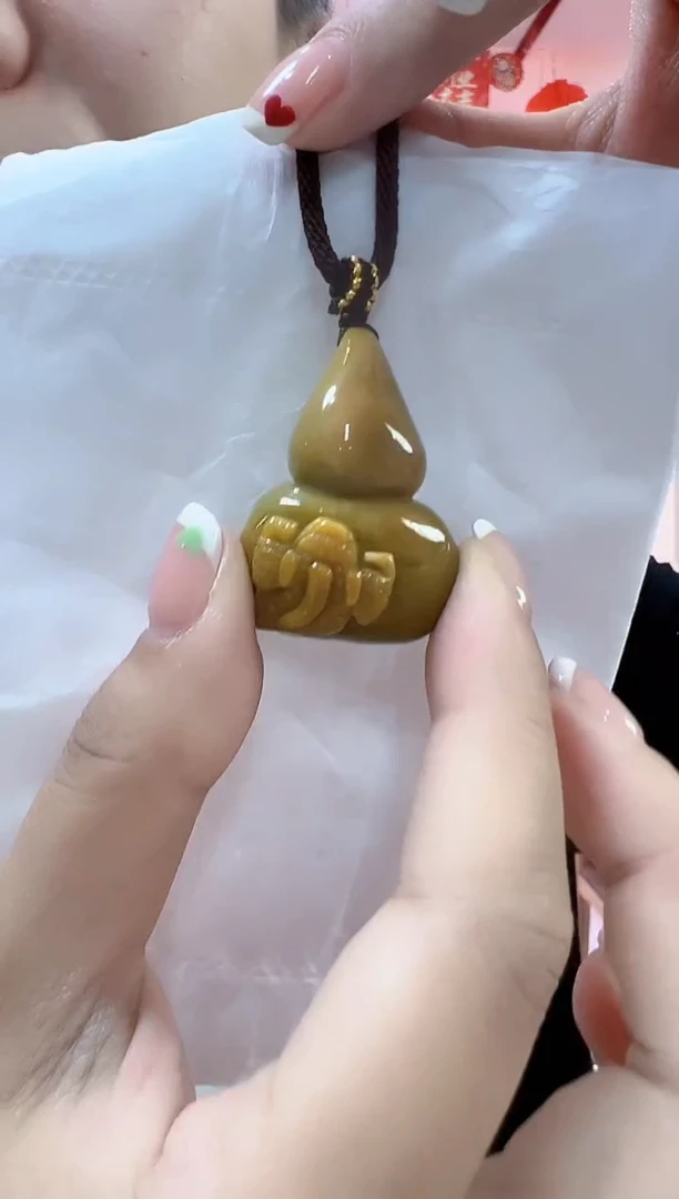 【闪购商品】翡翠颈饰未镶嵌孤品葫芦