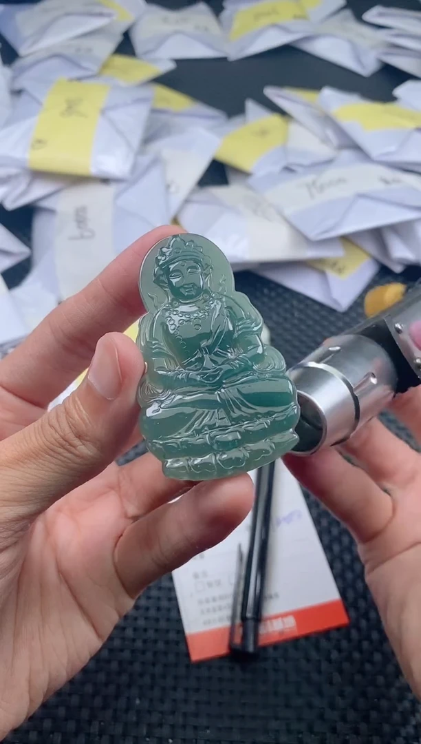 翡翠未镶嵌颈饰