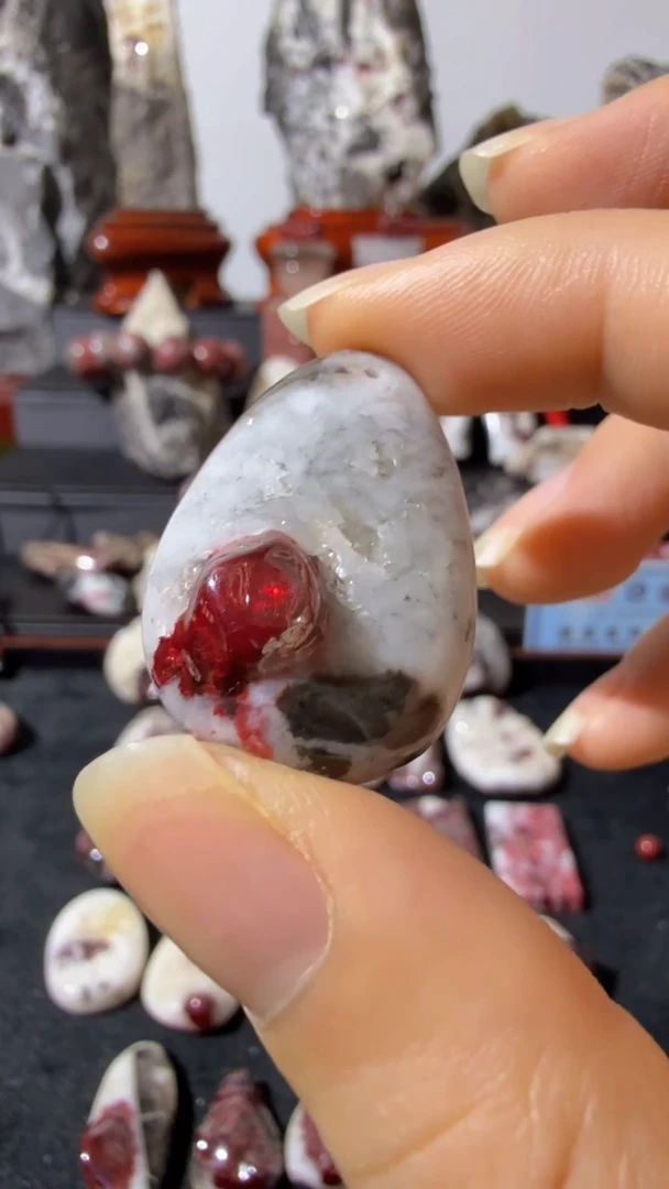 天然辰砂天然辰砂天然朱砂大晶砂随行吊坠