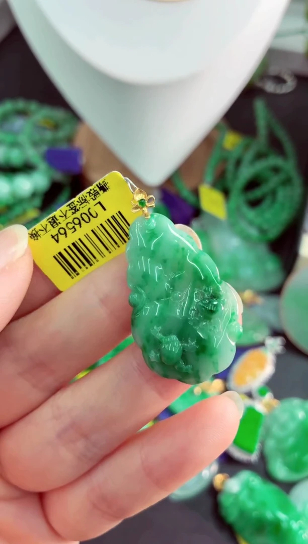 吊坠(不含链)18K金镶嵌翡翠挂件