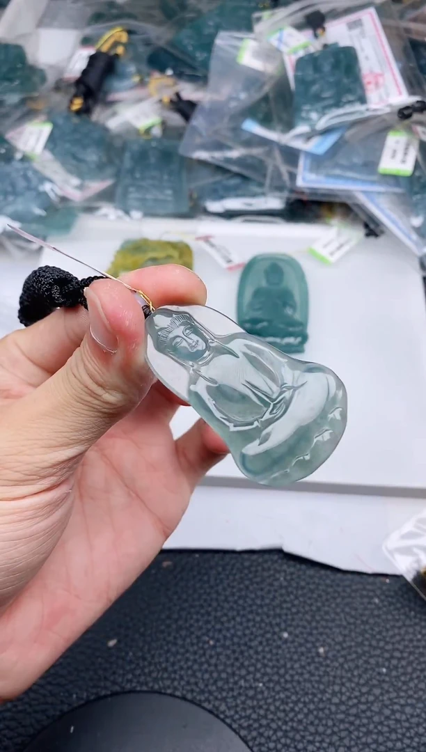 颈饰未镶嵌翡翠