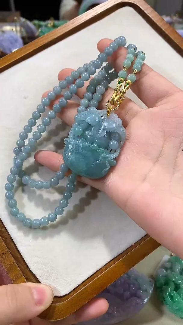 颈饰未镶嵌翡翠吊坠