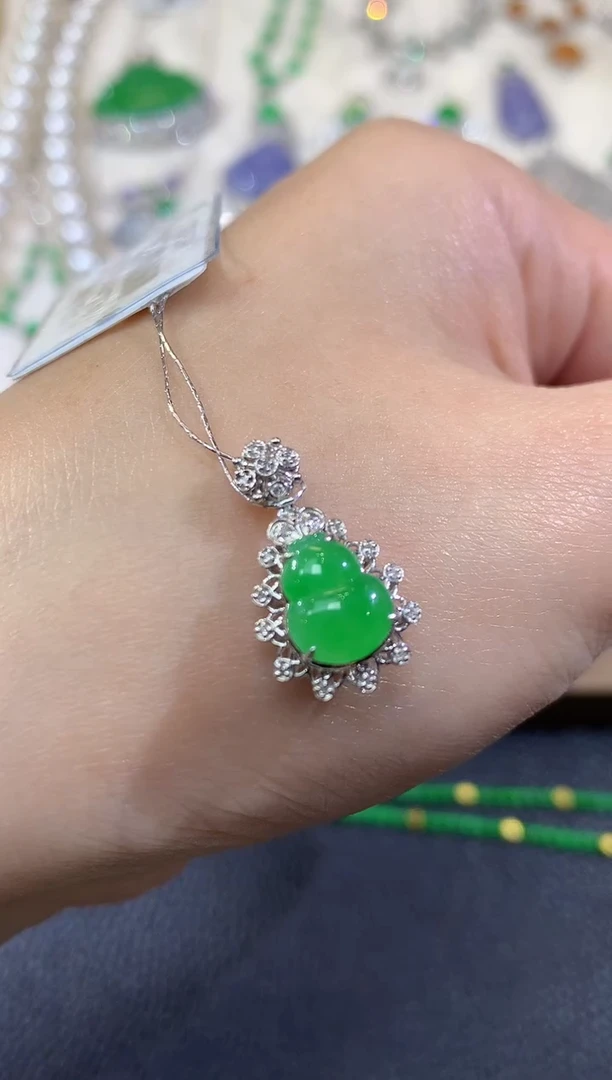 吊坠(不含链)18K金镶嵌翡翠A38