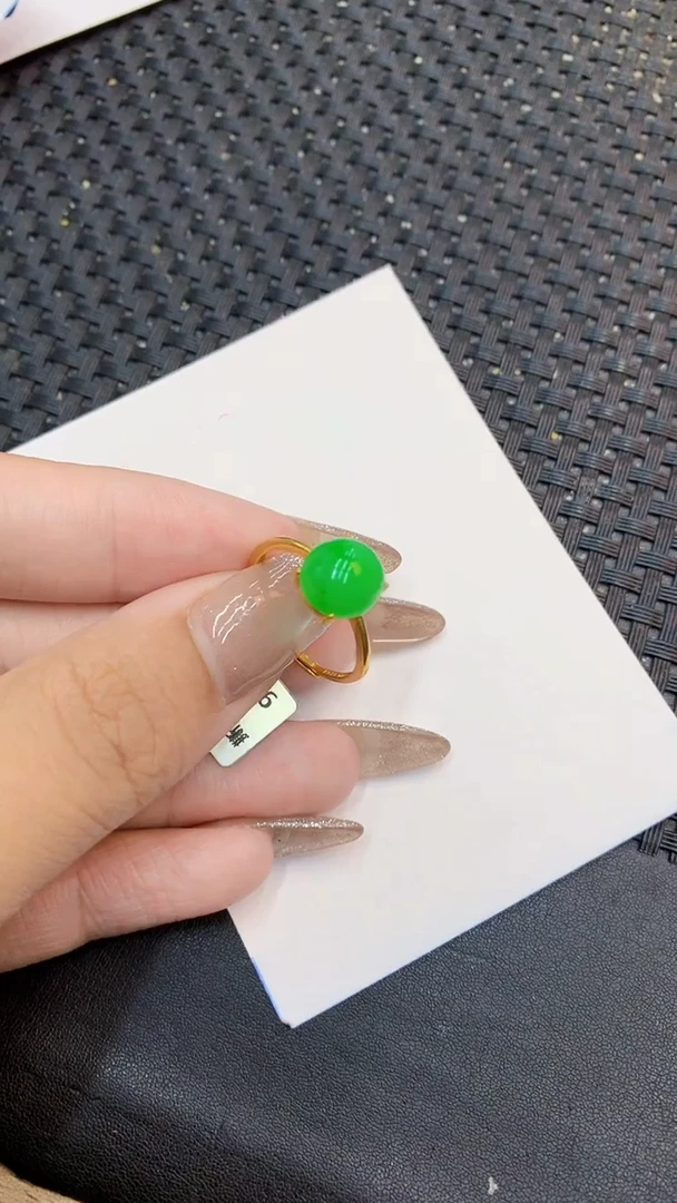 颈饰未镶嵌翡翠1