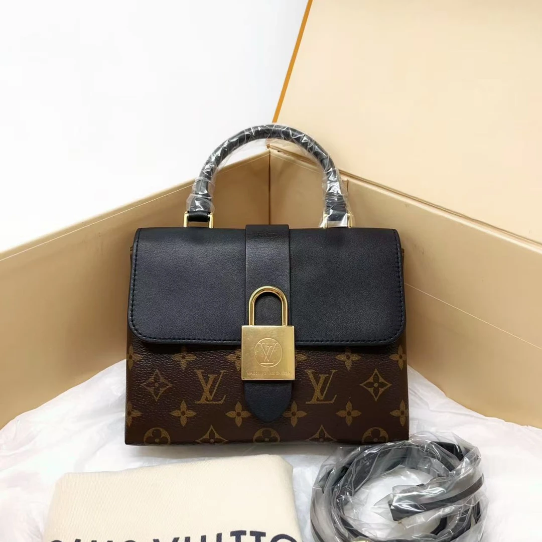 95新 LouisVuitton/路易威登 lv黑色锁头7496/二奢包包
