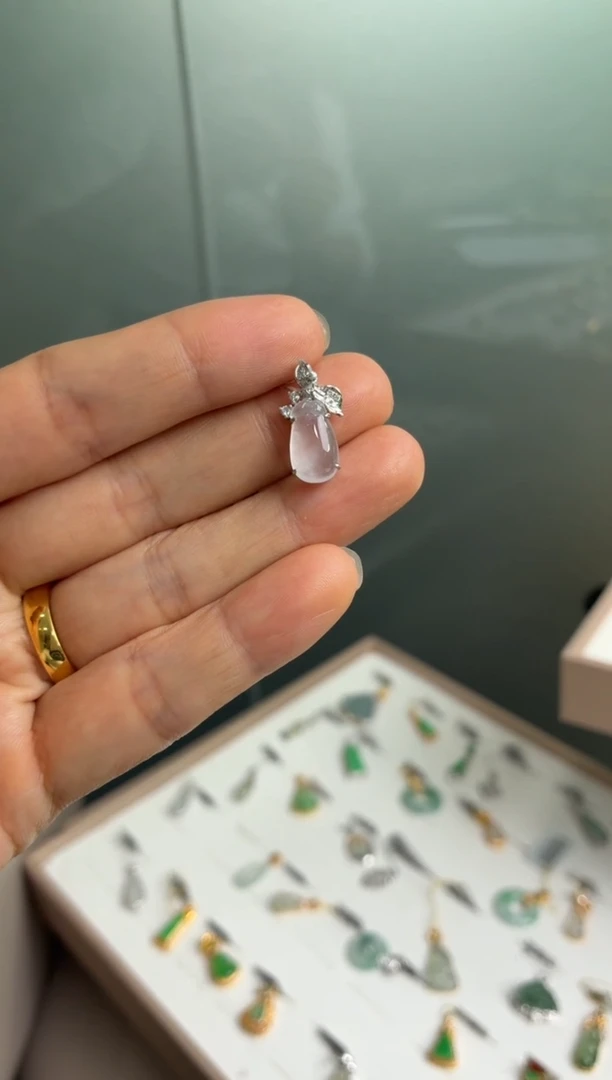 颈饰18K金镶嵌翡翠天然翡翠A货