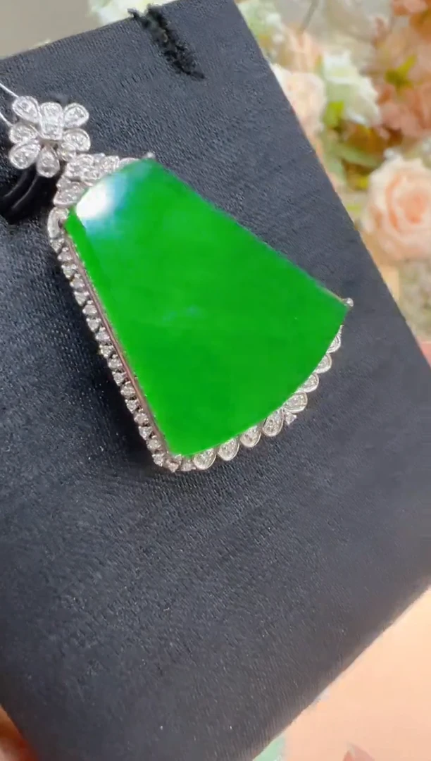 翡翠18K金镶嵌吊坠(不含链)知*