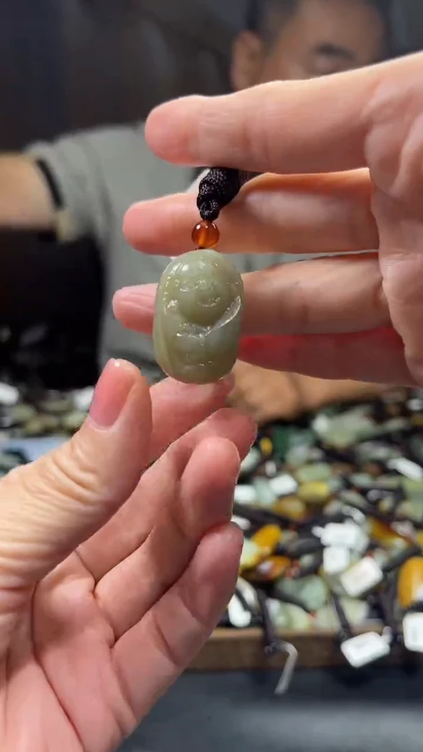 和田玉未镶嵌颈饰·