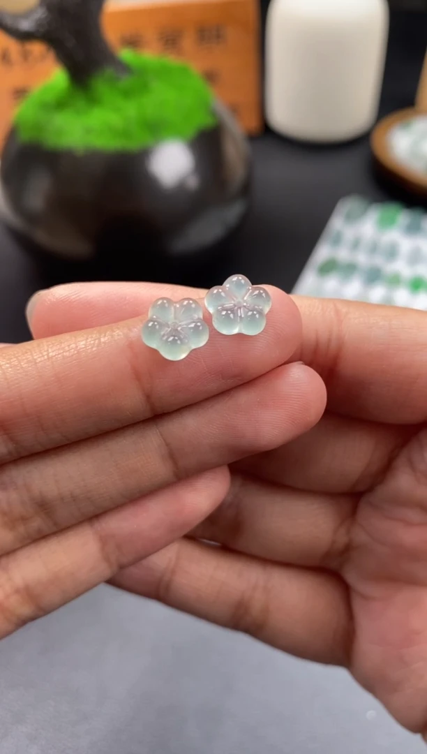 翡翠未镶嵌颈饰翡翠冰种花花一对