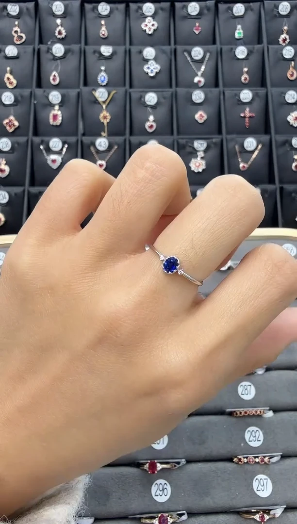 戒指蓝宝石18K金镶嵌0.26克拉