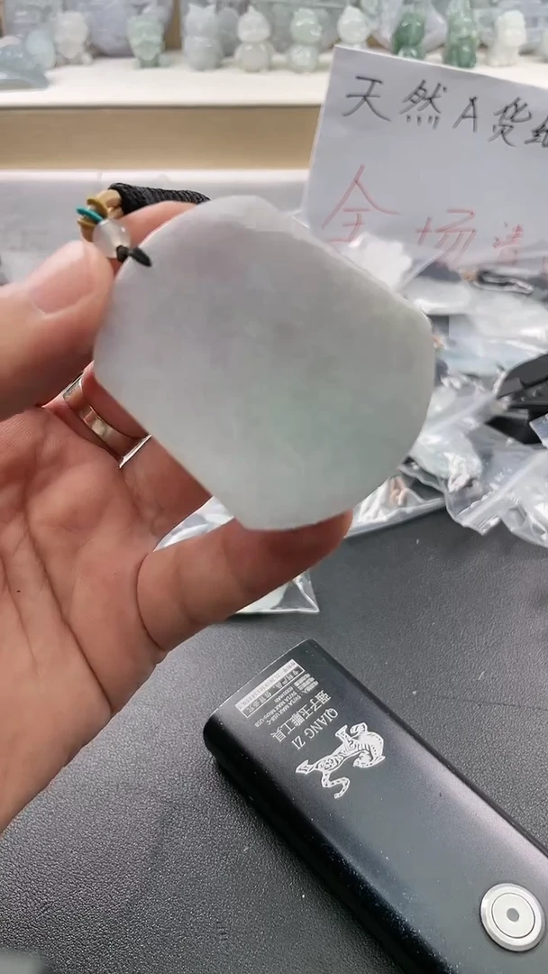 翡翠未镶嵌颈饰..../7/11/ 140