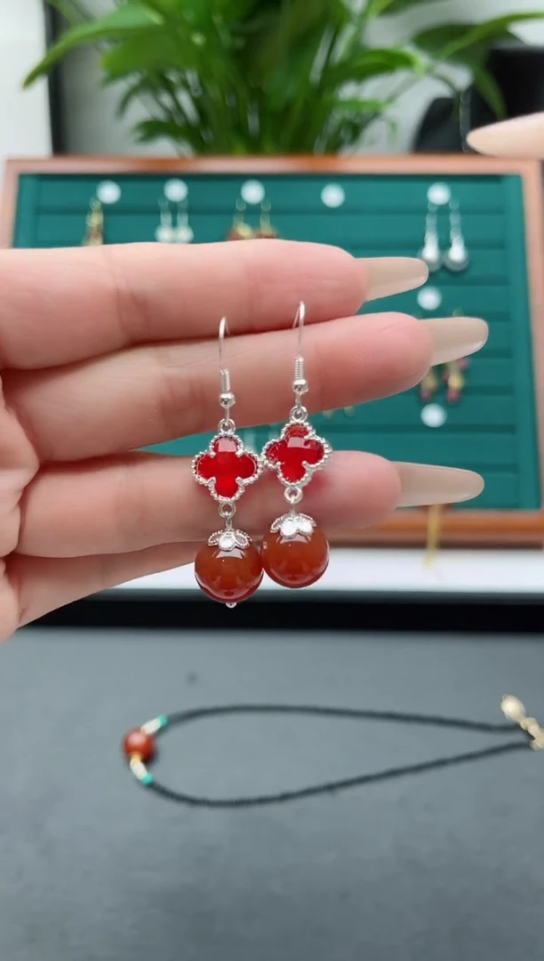 【闪购商品】南红玛瑙耳饰银S925镶嵌5四叶草红