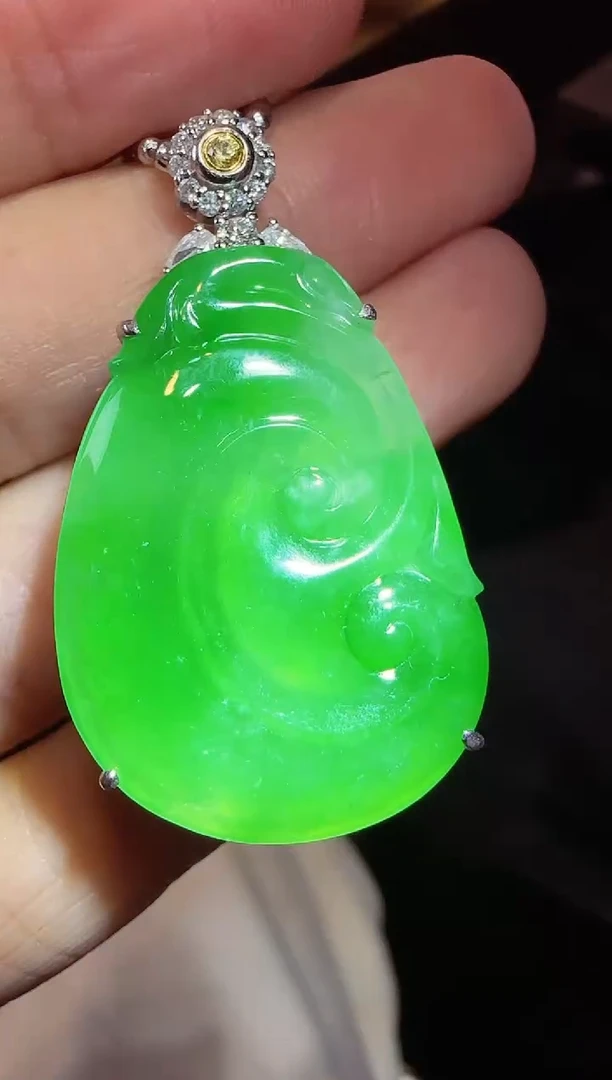 【闪购商品】翡翠吊坠(不含链)18K金镶嵌如意