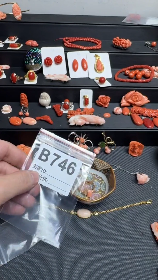 其他Q****店默认微瑕，看好出手