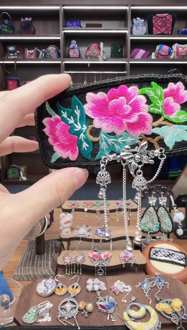 织绣72蒙阿苏苗绣传承旗舰店