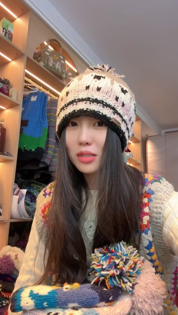 羊毛粉色黑边小羊帽