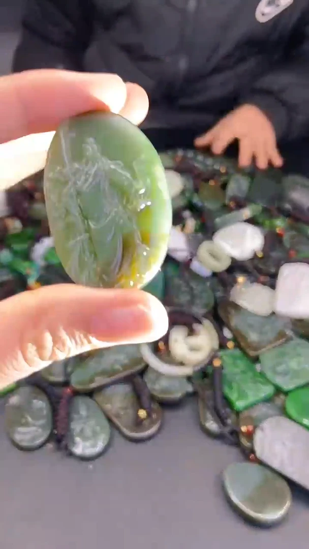 颈饰未镶嵌和田玉1