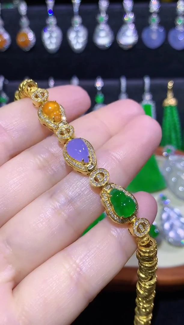 18K金镶嵌手链翡翠高冰盘缠手链