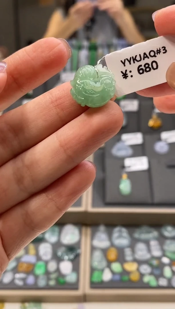 颈饰未镶嵌翡翠鸡